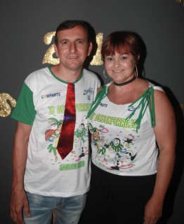 
<a style='margin-left: 5px;' class='btn btn-xs btn-social btn-facebook' href='https://www.facebook.com/sharer/sharer.php?u=https://galeramix.s01.web.getmuller.com.br/imagem/a58/800-800-90/conteudo/site_galerias/58/desenferruje-2018-12.jpg' rel='popup' data-width='500' data-height='400'><i class='fa fa-facebook'></i>Compartilhar <span class='hidden-xs'>no Facebook</span>
</a> 
<a class='btn btn-default btn-xs' target='_blank' href='imagem/a58/800-800-90/conteudo/site_galerias/58/desenferruje-2018-12.jpg'>
<span class='glyphicon glyphicon-cloud-download'></span> Salvar
</a>
