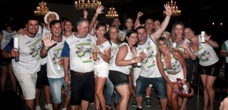 
<a style='margin-left: 5px;' class='btn btn-xs btn-social btn-facebook' href='https://www.facebook.com/sharer/sharer.php?u=https://galeramix.s01.web.getmuller.com.br/imagem/a58/800-800-90/conteudo/site_galerias/58/desenferruje-2018-127.jpg' rel='popup' data-width='500' data-height='400'><i class='fa fa-facebook'></i>Compartilhar <span class='hidden-xs'>no Facebook</span>
</a> 
<a class='btn btn-default btn-xs' target='_blank' href='imagem/a58/800-800-90/conteudo/site_galerias/58/desenferruje-2018-127.jpg'>
<span class='glyphicon glyphicon-cloud-download'></span> Salvar
</a>
