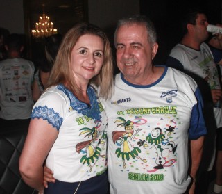 
<a style='margin-left: 5px;' class='btn btn-xs btn-social btn-facebook' href='https://www.facebook.com/sharer/sharer.php?u=https://galeramix.s01.web.getmuller.com.br/imagem/a58/800-800-90/conteudo/site_galerias/58/desenferruje-2018-128.jpg' rel='popup' data-width='500' data-height='400'><i class='fa fa-facebook'></i>Compartilhar <span class='hidden-xs'>no Facebook</span>
</a> 
<a class='btn btn-default btn-xs' target='_blank' href='imagem/a58/800-800-90/conteudo/site_galerias/58/desenferruje-2018-128.jpg'>
<span class='glyphicon glyphicon-cloud-download'></span> Salvar
</a>
