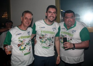 
<a style='margin-left: 5px;' class='btn btn-xs btn-social btn-facebook' href='https://www.facebook.com/sharer/sharer.php?u=https://galeramix.s01.web.getmuller.com.br/imagem/a58/800-800-90/conteudo/site_galerias/58/desenferruje-2018-130.jpg' rel='popup' data-width='500' data-height='400'><i class='fa fa-facebook'></i>Compartilhar <span class='hidden-xs'>no Facebook</span>
</a> 
<a class='btn btn-default btn-xs' target='_blank' href='imagem/a58/800-800-90/conteudo/site_galerias/58/desenferruje-2018-130.jpg'>
<span class='glyphicon glyphicon-cloud-download'></span> Salvar
</a>
