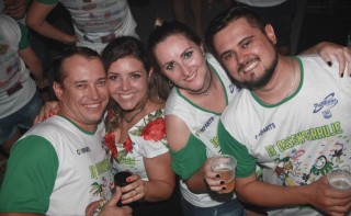 
<a style='margin-left: 5px;' class='btn btn-xs btn-social btn-facebook' href='https://www.facebook.com/sharer/sharer.php?u=https://galeramix.s01.web.getmuller.com.br/imagem/a58/800-800-90/conteudo/site_galerias/58/desenferruje-2018-137.jpg' rel='popup' data-width='500' data-height='400'><i class='fa fa-facebook'></i>Compartilhar <span class='hidden-xs'>no Facebook</span>
</a> 
<a class='btn btn-default btn-xs' target='_blank' href='imagem/a58/800-800-90/conteudo/site_galerias/58/desenferruje-2018-137.jpg'>
<span class='glyphicon glyphicon-cloud-download'></span> Salvar
</a>
