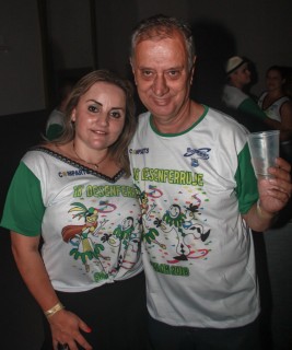 
<a style='margin-left: 5px;' class='btn btn-xs btn-social btn-facebook' href='https://www.facebook.com/sharer/sharer.php?u=https://galeramix.s01.web.getmuller.com.br/imagem/a58/800-800-90/conteudo/site_galerias/58/desenferruje-2018-139.jpg' rel='popup' data-width='500' data-height='400'><i class='fa fa-facebook'></i>Compartilhar <span class='hidden-xs'>no Facebook</span>
</a> 
<a class='btn btn-default btn-xs' target='_blank' href='imagem/a58/800-800-90/conteudo/site_galerias/58/desenferruje-2018-139.jpg'>
<span class='glyphicon glyphicon-cloud-download'></span> Salvar
</a>
