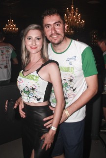 
<a style='margin-left: 5px;' class='btn btn-xs btn-social btn-facebook' href='https://www.facebook.com/sharer/sharer.php?u=https://galeramix.s01.web.getmuller.com.br/imagem/a58/800-800-90/conteudo/site_galerias/58/desenferruje-2018-142.jpg' rel='popup' data-width='500' data-height='400'><i class='fa fa-facebook'></i>Compartilhar <span class='hidden-xs'>no Facebook</span>
</a> 
<a class='btn btn-default btn-xs' target='_blank' href='imagem/a58/800-800-90/conteudo/site_galerias/58/desenferruje-2018-142.jpg'>
<span class='glyphicon glyphicon-cloud-download'></span> Salvar
</a>
