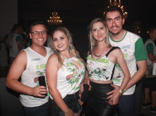 
<a style='margin-left: 5px;' class='btn btn-xs btn-social btn-facebook' href='https://www.facebook.com/sharer/sharer.php?u=https://galeramix.s01.web.getmuller.com.br/imagem/a58/800-800-90/conteudo/site_galerias/58/desenferruje-2018-143.jpg' rel='popup' data-width='500' data-height='400'><i class='fa fa-facebook'></i>Compartilhar <span class='hidden-xs'>no Facebook</span>
</a> 
<a class='btn btn-default btn-xs' target='_blank' href='imagem/a58/800-800-90/conteudo/site_galerias/58/desenferruje-2018-143.jpg'>
<span class='glyphicon glyphicon-cloud-download'></span> Salvar
</a>
