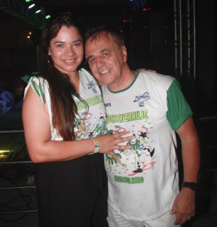 
<a style='margin-left: 5px;' class='btn btn-xs btn-social btn-facebook' href='https://www.facebook.com/sharer/sharer.php?u=https://galeramix.s01.web.getmuller.com.br/imagem/a58/800-800-90/conteudo/site_galerias/58/desenferruje-2018-145.jpg' rel='popup' data-width='500' data-height='400'><i class='fa fa-facebook'></i>Compartilhar <span class='hidden-xs'>no Facebook</span>
</a> 
<a class='btn btn-default btn-xs' target='_blank' href='imagem/a58/800-800-90/conteudo/site_galerias/58/desenferruje-2018-145.jpg'>
<span class='glyphicon glyphicon-cloud-download'></span> Salvar
</a>
