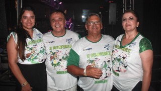 
<a style='margin-left: 5px;' class='btn btn-xs btn-social btn-facebook' href='https://www.facebook.com/sharer/sharer.php?u=https://galeramix.s01.web.getmuller.com.br/imagem/a58/800-800-90/conteudo/site_galerias/58/desenferruje-2018-146.jpg' rel='popup' data-width='500' data-height='400'><i class='fa fa-facebook'></i>Compartilhar <span class='hidden-xs'>no Facebook</span>
</a> 
<a class='btn btn-default btn-xs' target='_blank' href='imagem/a58/800-800-90/conteudo/site_galerias/58/desenferruje-2018-146.jpg'>
<span class='glyphicon glyphicon-cloud-download'></span> Salvar
</a>
