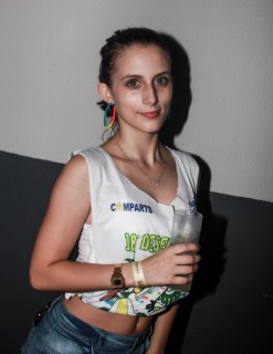 
<a style='margin-left: 5px;' class='btn btn-xs btn-social btn-facebook' href='https://www.facebook.com/sharer/sharer.php?u=https://galeramix.s01.web.getmuller.com.br/imagem/a58/800-800-90/conteudo/site_galerias/58/desenferruje-2018-154.jpg' rel='popup' data-width='500' data-height='400'><i class='fa fa-facebook'></i>Compartilhar <span class='hidden-xs'>no Facebook</span>
</a> 
<a class='btn btn-default btn-xs' target='_blank' href='imagem/a58/800-800-90/conteudo/site_galerias/58/desenferruje-2018-154.jpg'>
<span class='glyphicon glyphicon-cloud-download'></span> Salvar
</a>
