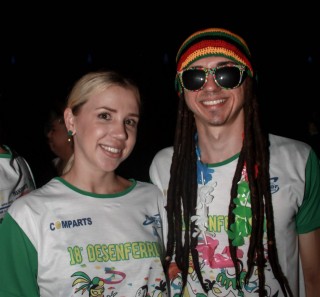 
<a style='margin-left: 5px;' class='btn btn-xs btn-social btn-facebook' href='https://www.facebook.com/sharer/sharer.php?u=https://galeramix.s01.web.getmuller.com.br/imagem/a58/800-800-90/conteudo/site_galerias/58/desenferruje-2018-159.jpg' rel='popup' data-width='500' data-height='400'><i class='fa fa-facebook'></i>Compartilhar <span class='hidden-xs'>no Facebook</span>
</a> 
<a class='btn btn-default btn-xs' target='_blank' href='imagem/a58/800-800-90/conteudo/site_galerias/58/desenferruje-2018-159.jpg'>
<span class='glyphicon glyphicon-cloud-download'></span> Salvar
</a>
