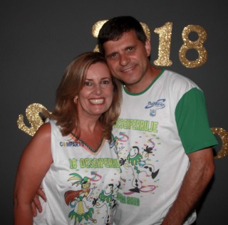 
<a style='margin-left: 5px;' class='btn btn-xs btn-social btn-facebook' href='https://www.facebook.com/sharer/sharer.php?u=https://galeramix.s01.web.getmuller.com.br/imagem/a58/800-800-90/conteudo/site_galerias/58/desenferruje-2018-162.jpg' rel='popup' data-width='500' data-height='400'><i class='fa fa-facebook'></i>Compartilhar <span class='hidden-xs'>no Facebook</span>
</a> 
<a class='btn btn-default btn-xs' target='_blank' href='imagem/a58/800-800-90/conteudo/site_galerias/58/desenferruje-2018-162.jpg'>
<span class='glyphicon glyphicon-cloud-download'></span> Salvar
</a>
