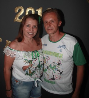 
<a style='margin-left: 5px;' class='btn btn-xs btn-social btn-facebook' href='https://www.facebook.com/sharer/sharer.php?u=https://galeramix.s01.web.getmuller.com.br/imagem/a58/800-800-90/conteudo/site_galerias/58/desenferruje-2018-19.jpg' rel='popup' data-width='500' data-height='400'><i class='fa fa-facebook'></i>Compartilhar <span class='hidden-xs'>no Facebook</span>
</a> 
<a class='btn btn-default btn-xs' target='_blank' href='imagem/a58/800-800-90/conteudo/site_galerias/58/desenferruje-2018-19.jpg'>
<span class='glyphicon glyphicon-cloud-download'></span> Salvar
</a>
