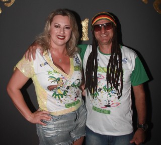 
<a style='margin-left: 5px;' class='btn btn-xs btn-social btn-facebook' href='https://www.facebook.com/sharer/sharer.php?u=https://galeramix.s01.web.getmuller.com.br/imagem/a58/800-800-90/conteudo/site_galerias/58/desenferruje-2018-24.jpg' rel='popup' data-width='500' data-height='400'><i class='fa fa-facebook'></i>Compartilhar <span class='hidden-xs'>no Facebook</span>
</a> 
<a class='btn btn-default btn-xs' target='_blank' href='imagem/a58/800-800-90/conteudo/site_galerias/58/desenferruje-2018-24.jpg'>
<span class='glyphicon glyphicon-cloud-download'></span> Salvar
</a>
