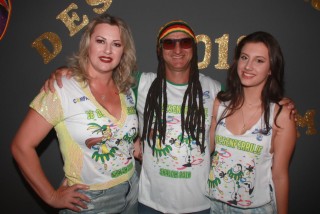 
<a style='margin-left: 5px;' class='btn btn-xs btn-social btn-facebook' href='https://www.facebook.com/sharer/sharer.php?u=https://galeramix.s01.web.getmuller.com.br/imagem/a58/800-800-90/conteudo/site_galerias/58/desenferruje-2018-25.jpg' rel='popup' data-width='500' data-height='400'><i class='fa fa-facebook'></i>Compartilhar <span class='hidden-xs'>no Facebook</span>
</a> 
<a class='btn btn-default btn-xs' target='_blank' href='imagem/a58/800-800-90/conteudo/site_galerias/58/desenferruje-2018-25.jpg'>
<span class='glyphicon glyphicon-cloud-download'></span> Salvar
</a>
