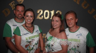 
<a style='margin-left: 5px;' class='btn btn-xs btn-social btn-facebook' href='https://www.facebook.com/sharer/sharer.php?u=https://galeramix.s01.web.getmuller.com.br/imagem/a58/800-800-90/conteudo/site_galerias/58/desenferruje-2018-35.jpg' rel='popup' data-width='500' data-height='400'><i class='fa fa-facebook'></i>Compartilhar <span class='hidden-xs'>no Facebook</span>
</a> 
<a class='btn btn-default btn-xs' target='_blank' href='imagem/a58/800-800-90/conteudo/site_galerias/58/desenferruje-2018-35.jpg'>
<span class='glyphicon glyphicon-cloud-download'></span> Salvar
</a>
