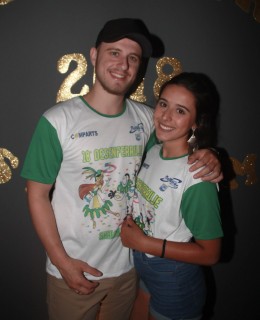 
<a style='margin-left: 5px;' class='btn btn-xs btn-social btn-facebook' href='https://www.facebook.com/sharer/sharer.php?u=https://galeramix.s01.web.getmuller.com.br/imagem/a58/800-800-90/conteudo/site_galerias/58/desenferruje-2018-36.jpg' rel='popup' data-width='500' data-height='400'><i class='fa fa-facebook'></i>Compartilhar <span class='hidden-xs'>no Facebook</span>
</a> 
<a class='btn btn-default btn-xs' target='_blank' href='imagem/a58/800-800-90/conteudo/site_galerias/58/desenferruje-2018-36.jpg'>
<span class='glyphicon glyphicon-cloud-download'></span> Salvar
</a>
