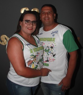 
<a style='margin-left: 5px;' class='btn btn-xs btn-social btn-facebook' href='https://www.facebook.com/sharer/sharer.php?u=https://galeramix.s01.web.getmuller.com.br/imagem/a58/800-800-90/conteudo/site_galerias/58/desenferruje-2018-37.jpg' rel='popup' data-width='500' data-height='400'><i class='fa fa-facebook'></i>Compartilhar <span class='hidden-xs'>no Facebook</span>
</a> 
<a class='btn btn-default btn-xs' target='_blank' href='imagem/a58/800-800-90/conteudo/site_galerias/58/desenferruje-2018-37.jpg'>
<span class='glyphicon glyphicon-cloud-download'></span> Salvar
</a>
