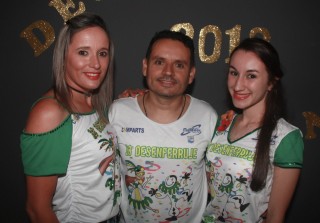 
<a style='margin-left: 5px;' class='btn btn-xs btn-social btn-facebook' href='https://www.facebook.com/sharer/sharer.php?u=https://galeramix.s01.web.getmuller.com.br/imagem/a58/800-800-90/conteudo/site_galerias/58/desenferruje-2018-39.jpg' rel='popup' data-width='500' data-height='400'><i class='fa fa-facebook'></i>Compartilhar <span class='hidden-xs'>no Facebook</span>
</a> 
<a class='btn btn-default btn-xs' target='_blank' href='imagem/a58/800-800-90/conteudo/site_galerias/58/desenferruje-2018-39.jpg'>
<span class='glyphicon glyphicon-cloud-download'></span> Salvar
</a>
