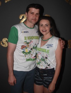 
<a style='margin-left: 5px;' class='btn btn-xs btn-social btn-facebook' href='https://www.facebook.com/sharer/sharer.php?u=https://galeramix.s01.web.getmuller.com.br/imagem/a58/800-800-90/conteudo/site_galerias/58/desenferruje-2018-44.jpg' rel='popup' data-width='500' data-height='400'><i class='fa fa-facebook'></i>Compartilhar <span class='hidden-xs'>no Facebook</span>
</a> 
<a class='btn btn-default btn-xs' target='_blank' href='imagem/a58/800-800-90/conteudo/site_galerias/58/desenferruje-2018-44.jpg'>
<span class='glyphicon glyphicon-cloud-download'></span> Salvar
</a>
