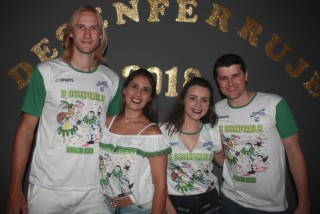 
<a style='margin-left: 5px;' class='btn btn-xs btn-social btn-facebook' href='https://www.facebook.com/sharer/sharer.php?u=https://galeramix.s01.web.getmuller.com.br/imagem/a58/800-800-90/conteudo/site_galerias/58/desenferruje-2018-46.jpg' rel='popup' data-width='500' data-height='400'><i class='fa fa-facebook'></i>Compartilhar <span class='hidden-xs'>no Facebook</span>
</a> 
<a class='btn btn-default btn-xs' target='_blank' href='imagem/a58/800-800-90/conteudo/site_galerias/58/desenferruje-2018-46.jpg'>
<span class='glyphicon glyphicon-cloud-download'></span> Salvar
</a>
