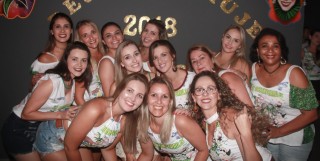 
<a style='margin-left: 5px;' class='btn btn-xs btn-social btn-facebook' href='https://www.facebook.com/sharer/sharer.php?u=https://galeramix.s01.web.getmuller.com.br/imagem/a58/800-800-90/conteudo/site_galerias/58/desenferruje-2018-48.jpg' rel='popup' data-width='500' data-height='400'><i class='fa fa-facebook'></i>Compartilhar <span class='hidden-xs'>no Facebook</span>
</a> 
<a class='btn btn-default btn-xs' target='_blank' href='imagem/a58/800-800-90/conteudo/site_galerias/58/desenferruje-2018-48.jpg'>
<span class='glyphicon glyphicon-cloud-download'></span> Salvar
</a>
