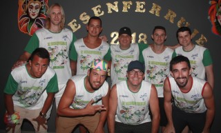 
<a style='margin-left: 5px;' class='btn btn-xs btn-social btn-facebook' href='https://www.facebook.com/sharer/sharer.php?u=https://galeramix.s01.web.getmuller.com.br/imagem/a58/800-800-90/conteudo/site_galerias/58/desenferruje-2018-49.jpg' rel='popup' data-width='500' data-height='400'><i class='fa fa-facebook'></i>Compartilhar <span class='hidden-xs'>no Facebook</span>
</a> 
<a class='btn btn-default btn-xs' target='_blank' href='imagem/a58/800-800-90/conteudo/site_galerias/58/desenferruje-2018-49.jpg'>
<span class='glyphicon glyphicon-cloud-download'></span> Salvar
</a>
