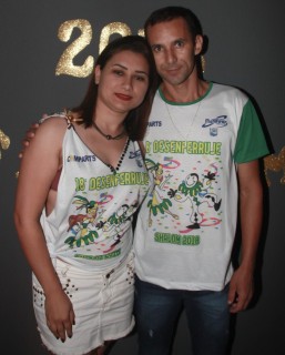 
<a style='margin-left: 5px;' class='btn btn-xs btn-social btn-facebook' href='https://www.facebook.com/sharer/sharer.php?u=https://galeramix.s01.web.getmuller.com.br/imagem/a58/800-800-90/conteudo/site_galerias/58/desenferruje-2018-53.jpg' rel='popup' data-width='500' data-height='400'><i class='fa fa-facebook'></i>Compartilhar <span class='hidden-xs'>no Facebook</span>
</a> 
<a class='btn btn-default btn-xs' target='_blank' href='imagem/a58/800-800-90/conteudo/site_galerias/58/desenferruje-2018-53.jpg'>
<span class='glyphicon glyphicon-cloud-download'></span> Salvar
</a>
