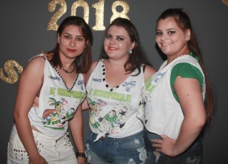 
<a style='margin-left: 5px;' class='btn btn-xs btn-social btn-facebook' href='https://www.facebook.com/sharer/sharer.php?u=https://galeramix.s01.web.getmuller.com.br/imagem/a58/800-800-90/conteudo/site_galerias/58/desenferruje-2018-55.jpg' rel='popup' data-width='500' data-height='400'><i class='fa fa-facebook'></i>Compartilhar <span class='hidden-xs'>no Facebook</span>
</a> 
<a class='btn btn-default btn-xs' target='_blank' href='imagem/a58/800-800-90/conteudo/site_galerias/58/desenferruje-2018-55.jpg'>
<span class='glyphicon glyphicon-cloud-download'></span> Salvar
</a>
