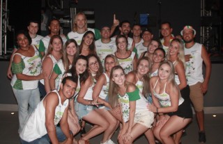 
<a style='margin-left: 5px;' class='btn btn-xs btn-social btn-facebook' href='https://www.facebook.com/sharer/sharer.php?u=https://galeramix.s01.web.getmuller.com.br/imagem/a58/800-800-90/conteudo/site_galerias/58/desenferruje-2018-56.jpg' rel='popup' data-width='500' data-height='400'><i class='fa fa-facebook'></i>Compartilhar <span class='hidden-xs'>no Facebook</span>
</a> 
<a class='btn btn-default btn-xs' target='_blank' href='imagem/a58/800-800-90/conteudo/site_galerias/58/desenferruje-2018-56.jpg'>
<span class='glyphicon glyphicon-cloud-download'></span> Salvar
</a>
