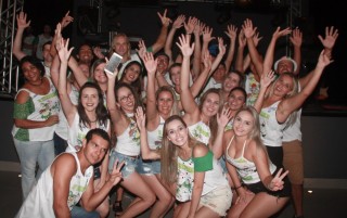 
<a style='margin-left: 5px;' class='btn btn-xs btn-social btn-facebook' href='https://www.facebook.com/sharer/sharer.php?u=https://galeramix.s01.web.getmuller.com.br/imagem/a58/800-800-90/conteudo/site_galerias/58/desenferruje-2018-57.jpg' rel='popup' data-width='500' data-height='400'><i class='fa fa-facebook'></i>Compartilhar <span class='hidden-xs'>no Facebook</span>
</a> 
<a class='btn btn-default btn-xs' target='_blank' href='imagem/a58/800-800-90/conteudo/site_galerias/58/desenferruje-2018-57.jpg'>
<span class='glyphicon glyphicon-cloud-download'></span> Salvar
</a>
