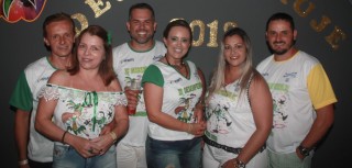 
<a style='margin-left: 5px;' class='btn btn-xs btn-social btn-facebook' href='https://www.facebook.com/sharer/sharer.php?u=https://galeramix.s01.web.getmuller.com.br/imagem/a58/800-800-90/conteudo/site_galerias/58/desenferruje-2018-59.jpg' rel='popup' data-width='500' data-height='400'><i class='fa fa-facebook'></i>Compartilhar <span class='hidden-xs'>no Facebook</span>
</a> 
<a class='btn btn-default btn-xs' target='_blank' href='imagem/a58/800-800-90/conteudo/site_galerias/58/desenferruje-2018-59.jpg'>
<span class='glyphicon glyphicon-cloud-download'></span> Salvar
</a>
