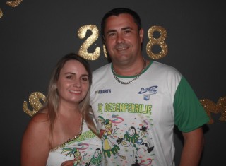 
<a style='margin-left: 5px;' class='btn btn-xs btn-social btn-facebook' href='https://www.facebook.com/sharer/sharer.php?u=https://galeramix.s01.web.getmuller.com.br/imagem/a58/800-800-90/conteudo/site_galerias/58/desenferruje-2018-6.jpg' rel='popup' data-width='500' data-height='400'><i class='fa fa-facebook'></i>Compartilhar <span class='hidden-xs'>no Facebook</span>
</a> 
<a class='btn btn-default btn-xs' target='_blank' href='imagem/a58/800-800-90/conteudo/site_galerias/58/desenferruje-2018-6.jpg'>
<span class='glyphicon glyphicon-cloud-download'></span> Salvar
</a>
