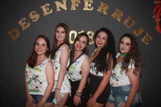 
<a style='margin-left: 5px;' class='btn btn-xs btn-social btn-facebook' href='https://www.facebook.com/sharer/sharer.php?u=https://galeramix.s01.web.getmuller.com.br/imagem/a58/800-800-90/conteudo/site_galerias/58/desenferruje-2018-65.jpg' rel='popup' data-width='500' data-height='400'><i class='fa fa-facebook'></i>Compartilhar <span class='hidden-xs'>no Facebook</span>
</a> 
<a class='btn btn-default btn-xs' target='_blank' href='imagem/a58/800-800-90/conteudo/site_galerias/58/desenferruje-2018-65.jpg'>
<span class='glyphicon glyphicon-cloud-download'></span> Salvar
</a>
