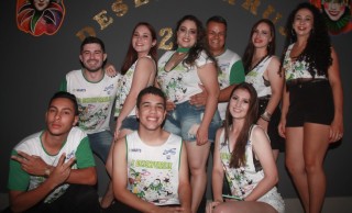 
<a style='margin-left: 5px;' class='btn btn-xs btn-social btn-facebook' href='https://www.facebook.com/sharer/sharer.php?u=https://galeramix.s01.web.getmuller.com.br/imagem/a58/800-800-90/conteudo/site_galerias/58/desenferruje-2018-66.jpg' rel='popup' data-width='500' data-height='400'><i class='fa fa-facebook'></i>Compartilhar <span class='hidden-xs'>no Facebook</span>
</a> 
<a class='btn btn-default btn-xs' target='_blank' href='imagem/a58/800-800-90/conteudo/site_galerias/58/desenferruje-2018-66.jpg'>
<span class='glyphicon glyphicon-cloud-download'></span> Salvar
</a>
