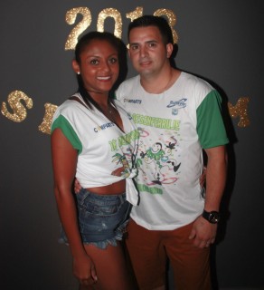 
<a style='margin-left: 5px;' class='btn btn-xs btn-social btn-facebook' href='https://www.facebook.com/sharer/sharer.php?u=https://galeramix.s01.web.getmuller.com.br/imagem/a58/800-800-90/conteudo/site_galerias/58/desenferruje-2018-68.jpg' rel='popup' data-width='500' data-height='400'><i class='fa fa-facebook'></i>Compartilhar <span class='hidden-xs'>no Facebook</span>
</a> 
<a class='btn btn-default btn-xs' target='_blank' href='imagem/a58/800-800-90/conteudo/site_galerias/58/desenferruje-2018-68.jpg'>
<span class='glyphicon glyphicon-cloud-download'></span> Salvar
</a>
