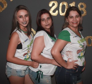 
<a style='margin-left: 5px;' class='btn btn-xs btn-social btn-facebook' href='https://www.facebook.com/sharer/sharer.php?u=https://galeramix.s01.web.getmuller.com.br/imagem/a58/800-800-90/conteudo/site_galerias/58/desenferruje-2018-71.jpg' rel='popup' data-width='500' data-height='400'><i class='fa fa-facebook'></i>Compartilhar <span class='hidden-xs'>no Facebook</span>
</a> 
<a class='btn btn-default btn-xs' target='_blank' href='imagem/a58/800-800-90/conteudo/site_galerias/58/desenferruje-2018-71.jpg'>
<span class='glyphicon glyphicon-cloud-download'></span> Salvar
</a>
