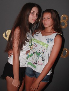 
<a style='margin-left: 5px;' class='btn btn-xs btn-social btn-facebook' href='https://www.facebook.com/sharer/sharer.php?u=https://galeramix.s01.web.getmuller.com.br/imagem/a58/800-800-90/conteudo/site_galerias/58/desenferruje-2018-73.jpg' rel='popup' data-width='500' data-height='400'><i class='fa fa-facebook'></i>Compartilhar <span class='hidden-xs'>no Facebook</span>
</a> 
<a class='btn btn-default btn-xs' target='_blank' href='imagem/a58/800-800-90/conteudo/site_galerias/58/desenferruje-2018-73.jpg'>
<span class='glyphicon glyphicon-cloud-download'></span> Salvar
</a>
