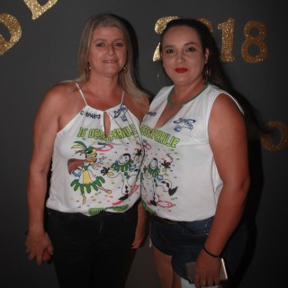 
<a style='margin-left: 5px;' class='btn btn-xs btn-social btn-facebook' href='https://www.facebook.com/sharer/sharer.php?u=https://galeramix.s01.web.getmuller.com.br/imagem/a58/800-800-90/conteudo/site_galerias/58/desenferruje-2018-76.jpg' rel='popup' data-width='500' data-height='400'><i class='fa fa-facebook'></i>Compartilhar <span class='hidden-xs'>no Facebook</span>
</a> 
<a class='btn btn-default btn-xs' target='_blank' href='imagem/a58/800-800-90/conteudo/site_galerias/58/desenferruje-2018-76.jpg'>
<span class='glyphicon glyphicon-cloud-download'></span> Salvar
</a>
