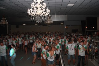 
<a style='margin-left: 5px;' class='btn btn-xs btn-social btn-facebook' href='https://www.facebook.com/sharer/sharer.php?u=https://galeramix.s01.web.getmuller.com.br/imagem/a58/800-800-90/conteudo/site_galerias/58/desenferruje-2018-82.jpg' rel='popup' data-width='500' data-height='400'><i class='fa fa-facebook'></i>Compartilhar <span class='hidden-xs'>no Facebook</span>
</a> 
<a class='btn btn-default btn-xs' target='_blank' href='imagem/a58/800-800-90/conteudo/site_galerias/58/desenferruje-2018-82.jpg'>
<span class='glyphicon glyphicon-cloud-download'></span> Salvar
</a>
