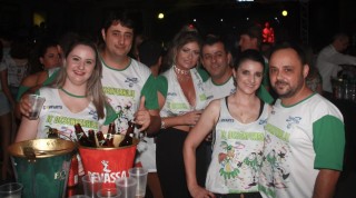 
<a style='margin-left: 5px;' class='btn btn-xs btn-social btn-facebook' href='https://www.facebook.com/sharer/sharer.php?u=https://galeramix.s01.web.getmuller.com.br/imagem/a58/800-800-90/conteudo/site_galerias/58/desenferruje-2018-88.jpg' rel='popup' data-width='500' data-height='400'><i class='fa fa-facebook'></i>Compartilhar <span class='hidden-xs'>no Facebook</span>
</a> 
<a class='btn btn-default btn-xs' target='_blank' href='imagem/a58/800-800-90/conteudo/site_galerias/58/desenferruje-2018-88.jpg'>
<span class='glyphicon glyphicon-cloud-download'></span> Salvar
</a>
