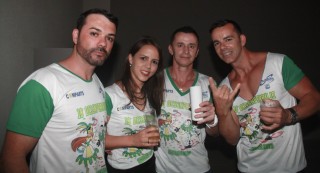 
<a style='margin-left: 5px;' class='btn btn-xs btn-social btn-facebook' href='https://www.facebook.com/sharer/sharer.php?u=https://galeramix.s01.web.getmuller.com.br/imagem/a58/800-800-90/conteudo/site_galerias/58/desenferruje-2018-92.jpg' rel='popup' data-width='500' data-height='400'><i class='fa fa-facebook'></i>Compartilhar <span class='hidden-xs'>no Facebook</span>
</a> 
<a class='btn btn-default btn-xs' target='_blank' href='imagem/a58/800-800-90/conteudo/site_galerias/58/desenferruje-2018-92.jpg'>
<span class='glyphicon glyphicon-cloud-download'></span> Salvar
</a>
