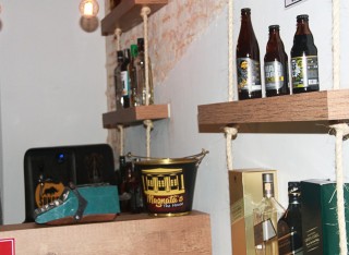 
            <a style='margin-left: 5px;' class='btn btn-xs btn-social btn-facebook' href='https://www.facebook.com/sharer/sharer.php?u=https://galeramix.s01.web.getmuller.com.br/imagem/a60/800-800-90/conteudo/site_galerias/60/magnatas-the-house-15.jpg' rel='popup' data-width='500' data-height='400'><i class='fa fa-facebook'></i>Compartilhar <span class='hidden-xs'>no Facebook</span>
        </a> 
        <a class='btn btn-default btn-xs' target='_blank' href='imagem/a60/800-800-90/conteudo/site_galerias/60/magnatas-the-house-15.jpg'>
            <span class='glyphicon glyphicon-cloud-download'></span> Salvar
        </a>
        