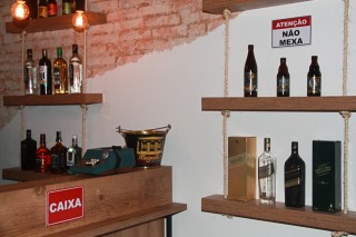 
        <a style='margin-left: 5px;' class='btn btn-xs btn-social btn-facebook' href='https://www.facebook.com/sharer/sharer.php?u=https://galeramix.s01.web.getmuller.com.br/imagem/a60/800-800-90/conteudo/site_galerias/60/magnatas-the-house-16.jpg' rel='popup' data-width='500' data-height='400'><i class='fa fa-facebook'></i>Compartilhar <span class='hidden-xs'>no Facebook</span>
    </a> 
    <a class='btn btn-default btn-xs' target='_blank' href='imagem/a60/800-800-90/conteudo/site_galerias/60/magnatas-the-house-16.jpg'>
        <span class='glyphicon glyphicon-cloud-download'></span> Salvar
    </a>
    