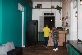 
    <a style='margin-left: 5px;' class='btn btn-xs btn-social btn-facebook' href='https://www.facebook.com/sharer/sharer.php?u=https://galeramix.s01.web.getmuller.com.br/imagem/a60/800-800-90/conteudo/site_galerias/60/magnatas-the-house-17.jpg' rel='popup' data-width='500' data-height='400'><i class='fa fa-facebook'></i>Compartilhar <span class='hidden-xs'>no Facebook</span>
</a> 
<a class='btn btn-default btn-xs' target='_blank' href='imagem/a60/800-800-90/conteudo/site_galerias/60/magnatas-the-house-17.jpg'>
    <span class='glyphicon glyphicon-cloud-download'></span> Salvar
</a>
