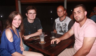 
<a style='margin-left: 5px;' class='btn btn-xs btn-social btn-facebook' href='https://www.facebook.com/sharer/sharer.php?u=https://galeramix.s01.web.getmuller.com.br/imagem/a60/800-800-90/conteudo/site_galerias/60/magnatas-the-house-23.jpg' rel='popup' data-width='500' data-height='400'><i class='fa fa-facebook'></i>Compartilhar <span class='hidden-xs'>no Facebook</span>
</a> 
<a class='btn btn-default btn-xs' target='_blank' href='imagem/a60/800-800-90/conteudo/site_galerias/60/magnatas-the-house-23.jpg'>
<span class='glyphicon glyphicon-cloud-download'></span> Salvar
</a>
