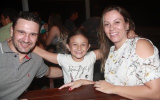 
<a style='margin-left: 5px;' class='btn btn-xs btn-social btn-facebook' href='https://www.facebook.com/sharer/sharer.php?u=https://galeramix.s01.web.getmuller.com.br/imagem/a60/800-800-90/conteudo/site_galerias/60/magnatas-the-house-24.jpg' rel='popup' data-width='500' data-height='400'><i class='fa fa-facebook'></i>Compartilhar <span class='hidden-xs'>no Facebook</span>
</a> 
<a class='btn btn-default btn-xs' target='_blank' href='imagem/a60/800-800-90/conteudo/site_galerias/60/magnatas-the-house-24.jpg'>
<span class='glyphicon glyphicon-cloud-download'></span> Salvar
</a>
