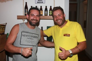 
<a style='margin-left: 5px;' class='btn btn-xs btn-social btn-facebook' href='https://www.facebook.com/sharer/sharer.php?u=https://galeramix.s01.web.getmuller.com.br/imagem/a60/800-800-90/conteudo/site_galerias/60/magnatas-the-house-29.jpg' rel='popup' data-width='500' data-height='400'><i class='fa fa-facebook'></i>Compartilhar <span class='hidden-xs'>no Facebook</span>
</a> 
<a class='btn btn-default btn-xs' target='_blank' href='imagem/a60/800-800-90/conteudo/site_galerias/60/magnatas-the-house-29.jpg'>
<span class='glyphicon glyphicon-cloud-download'></span> Salvar
</a>
