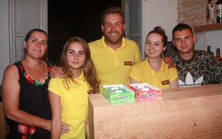 
<a style='margin-left: 5px;' class='btn btn-xs btn-social btn-facebook' href='https://www.facebook.com/sharer/sharer.php?u=https://galeramix.s01.web.getmuller.com.br/imagem/a60/800-800-90/conteudo/site_galerias/60/magnatas-the-house-30.jpg' rel='popup' data-width='500' data-height='400'><i class='fa fa-facebook'></i>Compartilhar <span class='hidden-xs'>no Facebook</span>
</a> 
<a class='btn btn-default btn-xs' target='_blank' href='imagem/a60/800-800-90/conteudo/site_galerias/60/magnatas-the-house-30.jpg'>
<span class='glyphicon glyphicon-cloud-download'></span> Salvar
</a>
