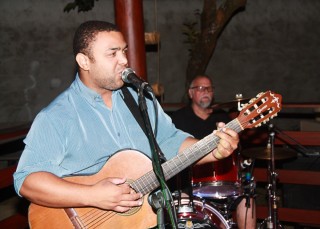 
<a style='margin-left: 5px;' class='btn btn-xs btn-social btn-facebook' href='https://www.facebook.com/sharer/sharer.php?u=https://galeramix.s01.web.getmuller.com.br/imagem/a60/800-800-90/conteudo/site_galerias/60/magnatas-the-house-33.jpg' rel='popup' data-width='500' data-height='400'><i class='fa fa-facebook'></i>Compartilhar <span class='hidden-xs'>no Facebook</span>
</a> 
<a class='btn btn-default btn-xs' target='_blank' href='imagem/a60/800-800-90/conteudo/site_galerias/60/magnatas-the-house-33.jpg'>
<span class='glyphicon glyphicon-cloud-download'></span> Salvar
</a>
