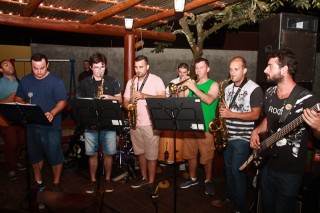 
<a style='margin-left: 5px;' class='btn btn-xs btn-social btn-facebook' href='https://www.facebook.com/sharer/sharer.php?u=https://galeramix.s01.web.getmuller.com.br/imagem/a60/800-800-90/conteudo/site_galerias/60/magnatas-the-house-42.jpg' rel='popup' data-width='500' data-height='400'><i class='fa fa-facebook'></i>Compartilhar <span class='hidden-xs'>no Facebook</span>
</a> 
<a class='btn btn-default btn-xs' target='_blank' href='imagem/a60/800-800-90/conteudo/site_galerias/60/magnatas-the-house-42.jpg'>
<span class='glyphicon glyphicon-cloud-download'></span> Salvar
</a>
