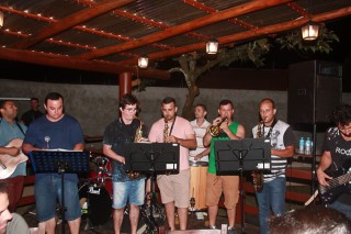 
<a style='margin-left: 5px;' class='btn btn-xs btn-social btn-facebook' href='https://www.facebook.com/sharer/sharer.php?u=https://galeramix.s01.web.getmuller.com.br/imagem/a60/800-800-90/conteudo/site_galerias/60/magnatas-the-house-44.jpg' rel='popup' data-width='500' data-height='400'><i class='fa fa-facebook'></i>Compartilhar <span class='hidden-xs'>no Facebook</span>
</a> 
<a class='btn btn-default btn-xs' target='_blank' href='imagem/a60/800-800-90/conteudo/site_galerias/60/magnatas-the-house-44.jpg'>
<span class='glyphicon glyphicon-cloud-download'></span> Salvar
</a>
