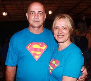 
<a style='margin-left: 5px;' class='btn btn-xs btn-social btn-facebook' href='https://www.facebook.com/sharer/sharer.php?u=https://galeramix.s01.web.getmuller.com.br/imagem/a60/800-800-90/conteudo/site_galerias/60/magnatas-the-house-45.jpg' rel='popup' data-width='500' data-height='400'><i class='fa fa-facebook'></i>Compartilhar <span class='hidden-xs'>no Facebook</span>
</a> 
<a class='btn btn-default btn-xs' target='_blank' href='imagem/a60/800-800-90/conteudo/site_galerias/60/magnatas-the-house-45.jpg'>
<span class='glyphicon glyphicon-cloud-download'></span> Salvar
</a>
